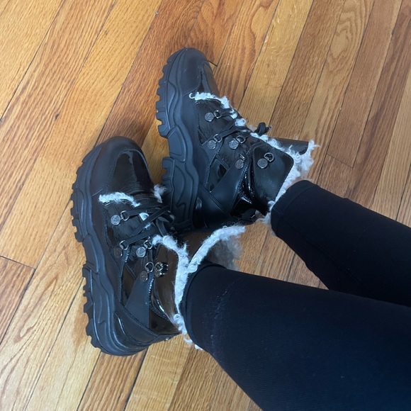 Gorgeous chunky patent leather/cream fur Marc Cain boot/sneakers😍 - Picture 4 of 8